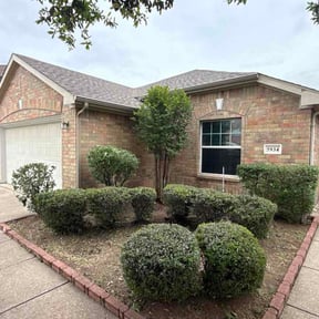 Bush Trimming by Frazier Construction reviewed on April 15, 2026
