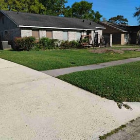 lawn service by Pensacola Lawn & Garden reviewed on March 27, 2024