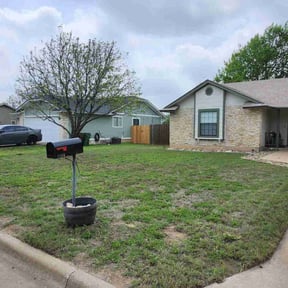 Leaf Removal by Level Up Landscaping LLC reviewed on September 27, 2025