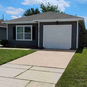 residential landscaping by Green Magic Lawn Care reviewed on October 11, 2023