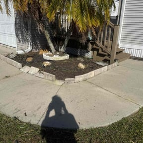 Flower Bed Weeding by United landscaping reviewed on November 24, 2025