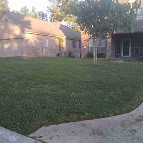 turf maintenance by Ken&#039;s  Lawncare reviewed on August 18, 2025