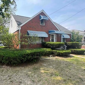 Bush Trimming by LandTop Enterprise,LLC reviewed on October 19, 2025