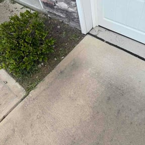 Flower Bed Weeding by Harmon's Hardscapes &amp;Lawncare reviewed on August 17, 2026