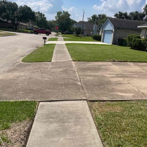 yard care by Rod Lawn Service reviewed on August 14, 2025