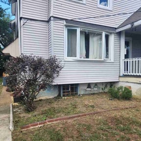 Bush Trimming by Stuart Graham reviewed on July 23, 2023