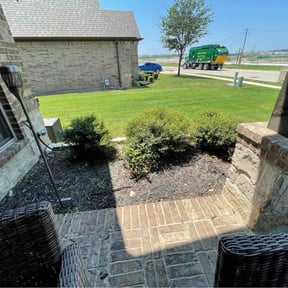 Flower Bed Weeding by New Surroundings reviewed on June 29, 2022