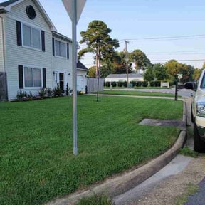 residential landscaping by Orellana greens Landascaping reviewed on August 17, 2025