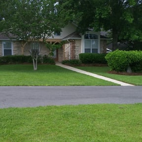 Flower Bed Weeding by Refugios reviewed on August 18, 2025