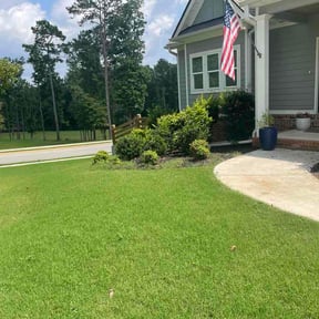 Flower Bed Weeding by Hard Hat Lawn Crew reviewed on July 30, 2026