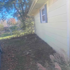 Bush Trimming by MCC Property Preservationr reviewed on May 3, 2022