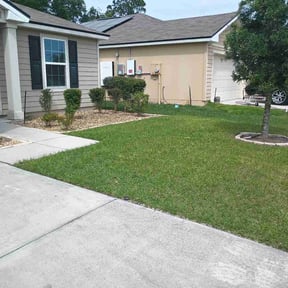 Flower Bed Weeding by Jack's Lawn Care reviewed on August 15, 2025