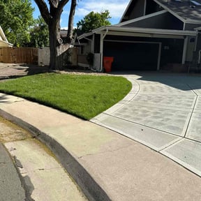 residential landscaping by Edge True Cut reviewed on December 17, 2025