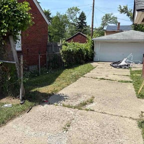 Bush Trimming by Uptown Elite Cleaning Property Services LLC reviewed on July 10, 2026