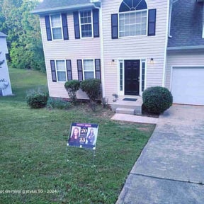 Bush Trimming by Arocho Landscaping reviewed on August 17, 2025