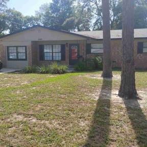 Bush Trimming by AM Lawn Care reviewed on August 16, 2025
