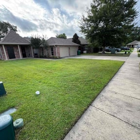 yard maintenance by Grateful Green Lawn Care reviewed on December 18, 2025