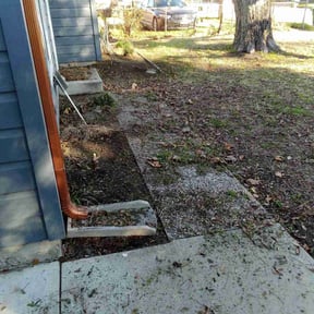 Flower Bed Weeding by Wilmer Padilla reviewed on August 15, 2025