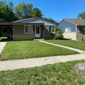 grass maintenance by Hampton&#039;s Landscaping LLC reviewed on February 23, 2024