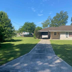 yard maintenance by FRL Landscaping reviewed on August 19, 2025