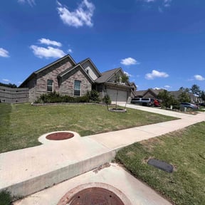 yard work by Joel Kelly reviewed on November 20, 2025