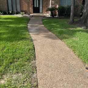 landscape maintenance by Ledezma reviewed on August 19, 2025