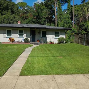 yard maintenance by Neighborhood Lawn Service LLC reviewed on August 15, 2025
