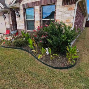 Flower Bed Weeding by LA Lawncare Service reviewed on October 23, 2025