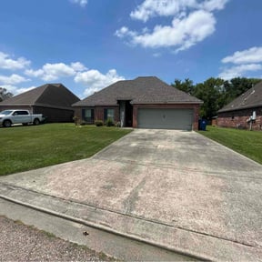 landscape maintenance by Grant  Home and Lawn reviewed on December 15, 2023