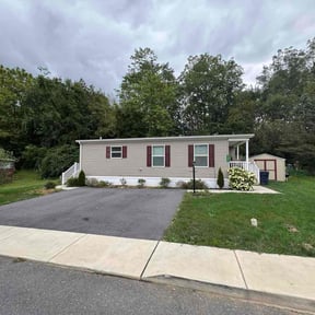 Flower Bed Weeding by B&amp;SS reviewed on October 18, 2025