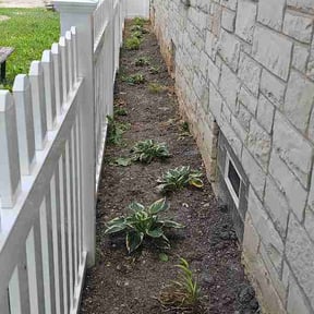Flower Bed Weeding by Oakmoss Lawncare reviewed on July 14, 2026