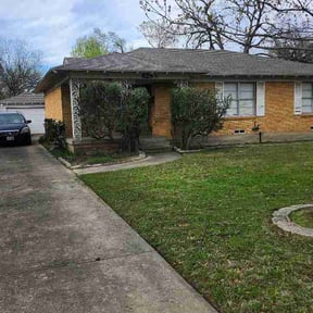 Bush Trimming by Helping Hand Handyman Services reviewed on March 13, 2026