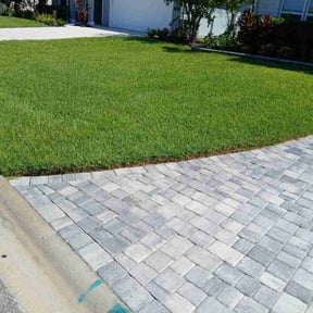 gardening service by Ronnie Thacker reviewed on December 11, 2025