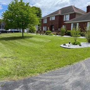 landscape maintenance by Smooth cut reviewed on August 18, 2025