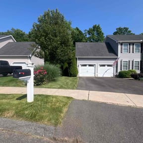 yard maintenance by lazer lawns reviewed on December 12, 2025