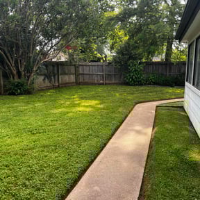 lawn care services by Tulsa Lawn Care reviewed on July 30, 2025