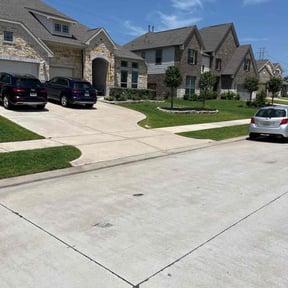 yard maintenance by Ronnie Thacker reviewed on August 15, 2025