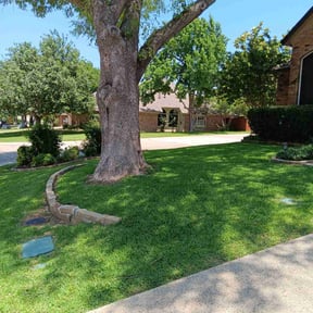 landscaping services by R.Adduce Property Management reviewed on August 20, 2025