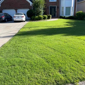 lawn care services by Signature Lawn Care LLC. reviewed on August 17, 2025