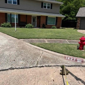 yard service by amazing r&r landscaping reviewed on August 21, 2025