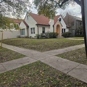 Leaf Removal by Harry's Champion Landscaping reviewed on September 22, 2025