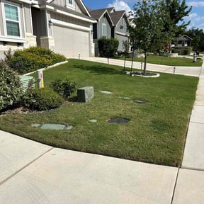 Bush Trimming by Rcuts Lawncare reviewed on October 20, 2025