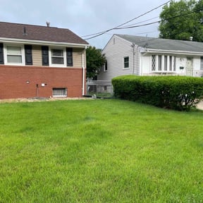 Bush Trimming by Chicago Lawn Care & Snow Removal reviewed on August 18, 2025