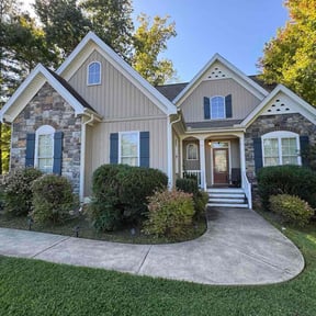 Bush Trimming by Lewis Lanscape LLC reviewed on July 19, 2022