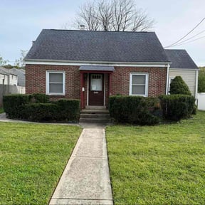 Bush Trimming by L&amp;Js reviewed on October 7, 2023