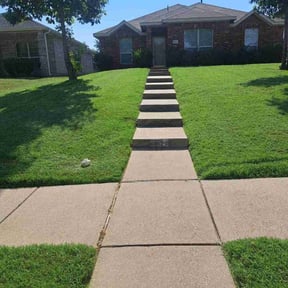 yard service by Grasslife lawncare and landscaping llc reviewed on August 19, 2025