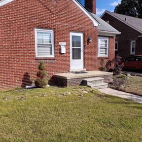 Flower Bed Weeding by JBLC Percision lawn care reviewed on August 15, 2025