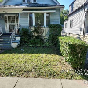 Bush Trimming by Neighbors Lawn Care reviewed on August 31, 2026