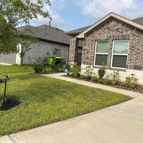 Flower Bed Weeding by SleepyCutz Landscaping reviewed on July 23, 2025