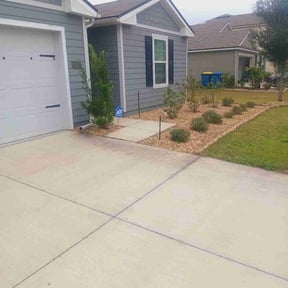 Flower Bed Weeding by Nate's Scapes reviewed on November 29, 2025